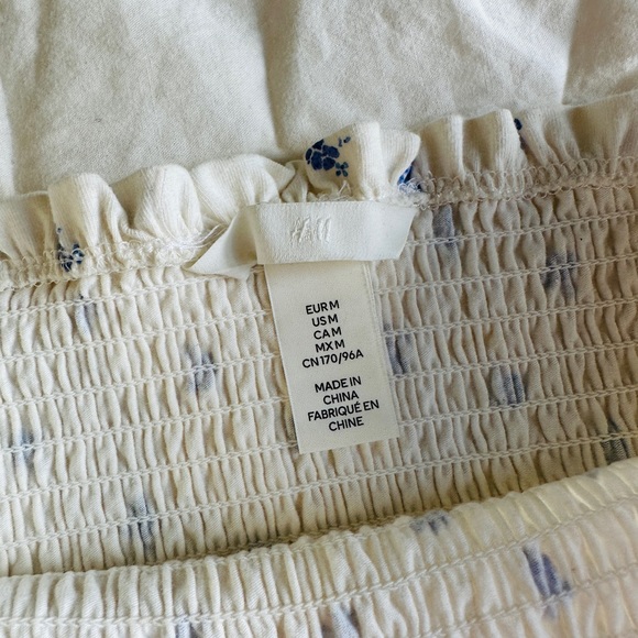 H&M smocked tube top - Picture 2 of 2